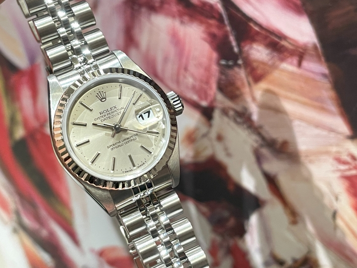 定番のシルバーカラー❣❣　Ref.69174 　大阪　心斎橋