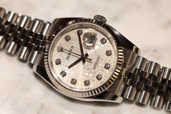 個性的なデイトジャストをお探しの方におすすめでございます。 Ref.116234G 心斎橋 大阪