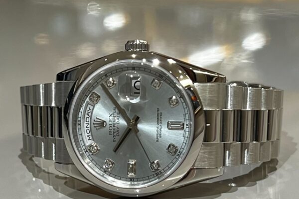 現行には存在しない仕様のプラチナデイデイト　REF.118206A　　